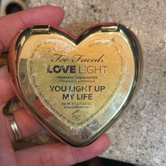 Too Faced love light prismatic highlighter - Picture 4 of 4